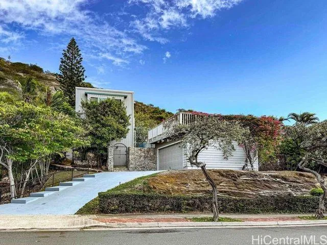 $2,690,000 | 155 Lumahai Street, Honolulu, HI 96825