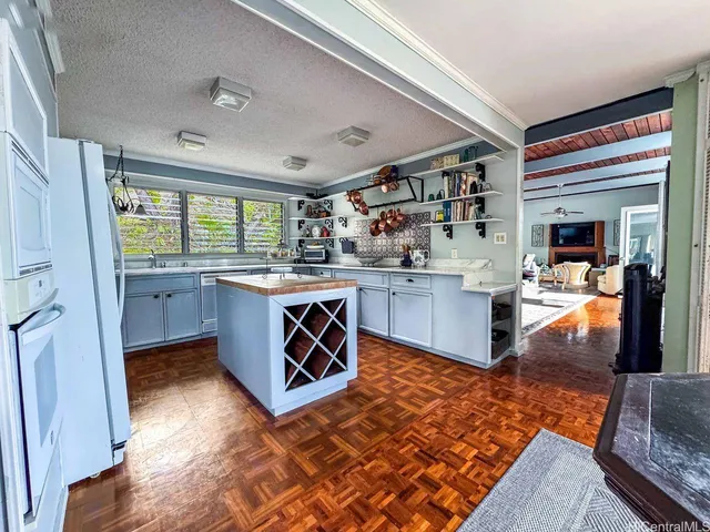 $2,690,000 | 155 Lumahai Street, Honolulu, HI 96825