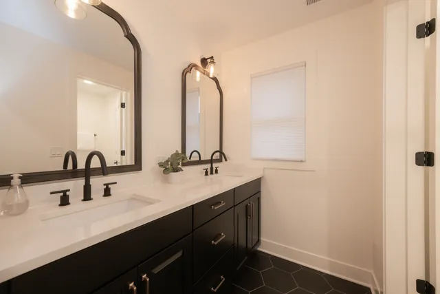 $2,166,667 | 3817 North Lowell Avenue, Chicago, IL 60641