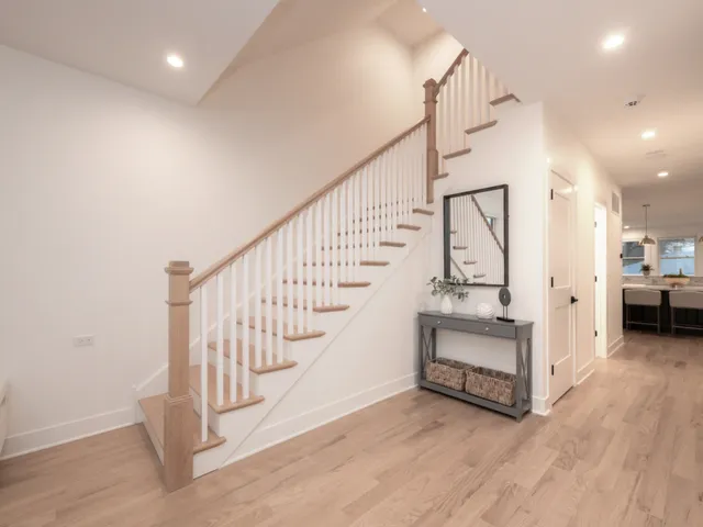 $2,166,667 | 3817 North Lowell Avenue, Chicago, IL 60641