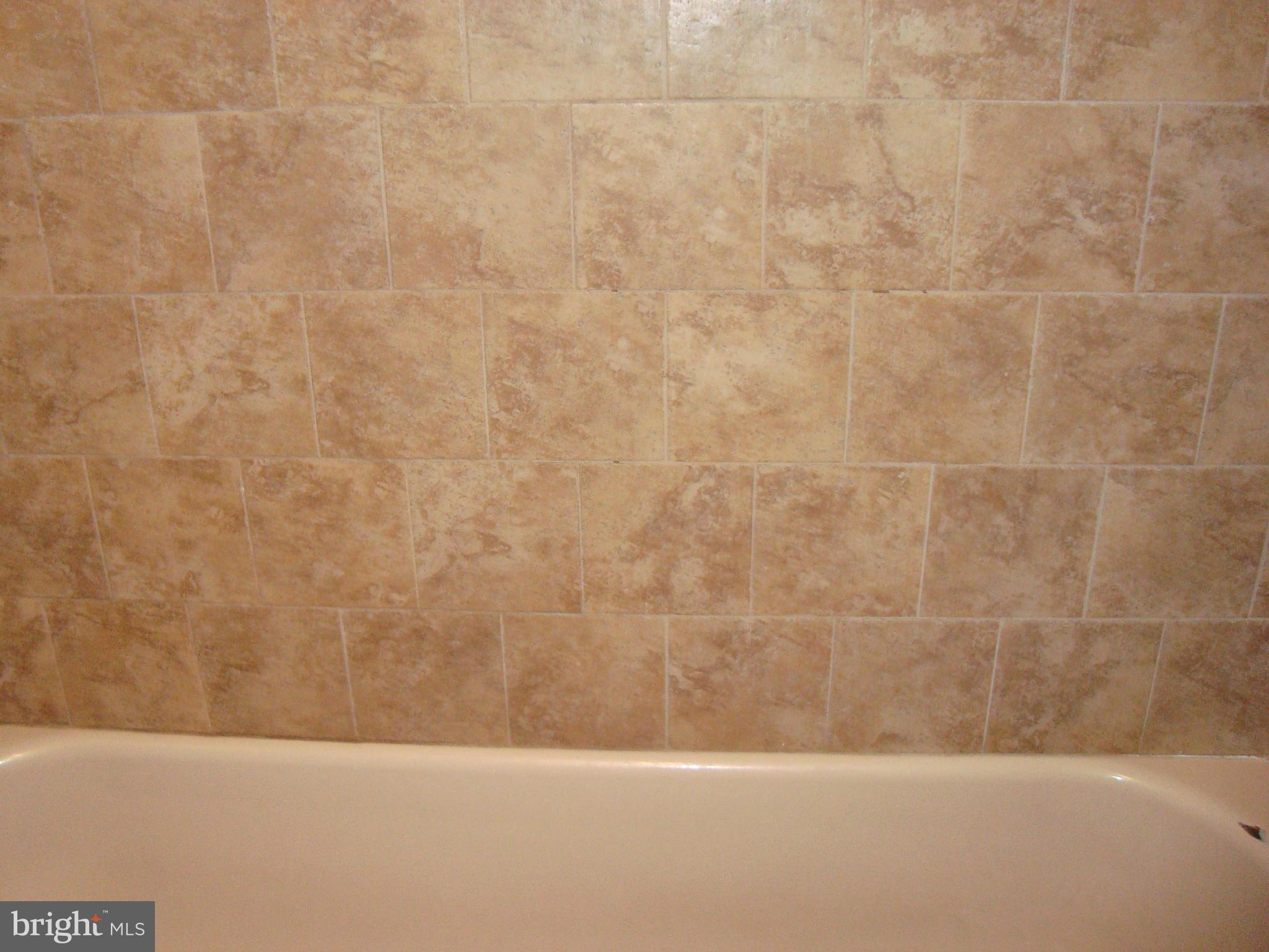 7626 Paradise Beach Road Pasadena, MD 21122 - Photo 12 of 16 Ceramic Tile in bath tub