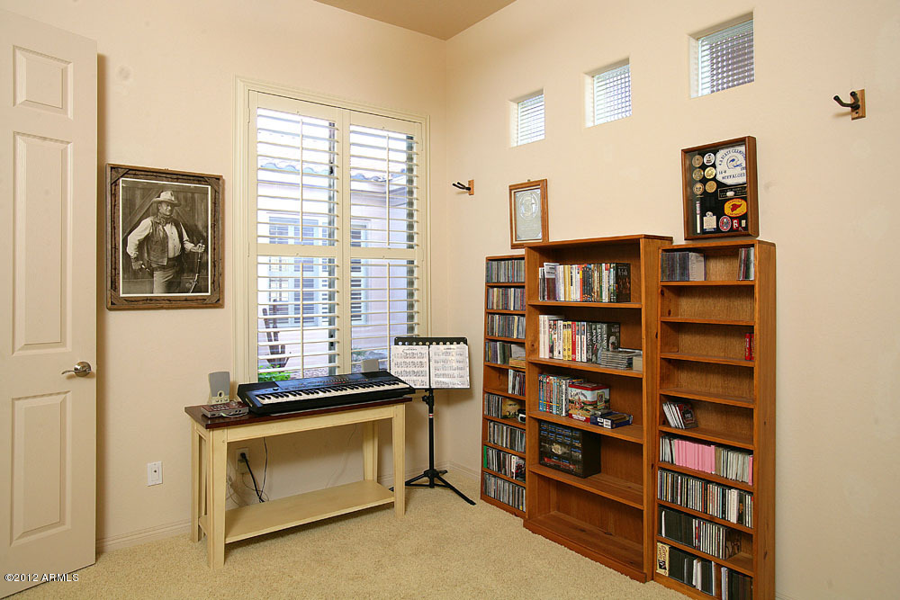 4660 South Ranger Court Gilbert, AZ 85297 - Photo 21 of 39 Music room/Bedroom