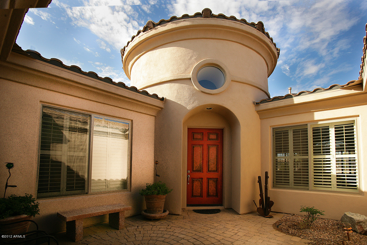 4660 South Ranger Court Gilbert, AZ 85297 - Photo 9 of 39 Front patio