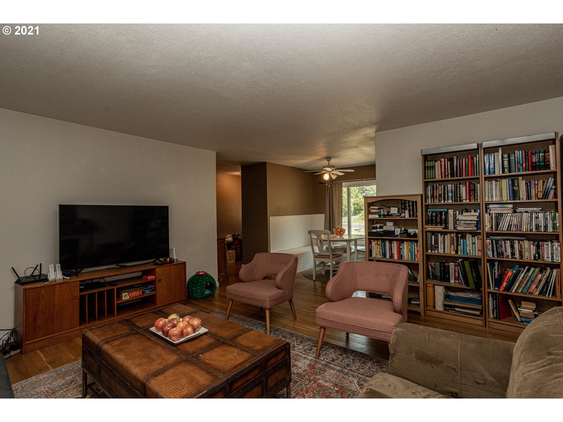 630 Northwest Gropper Road Stevenson, WA 98648 - Photo 11 of 21 a living room with furniture and a flat screen tv