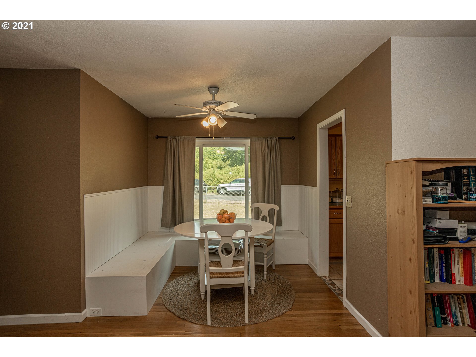 630 Northwest Gropper Road Stevenson, WA 98648 - Photo 12 of 21 a dining room with furniture and chandelier