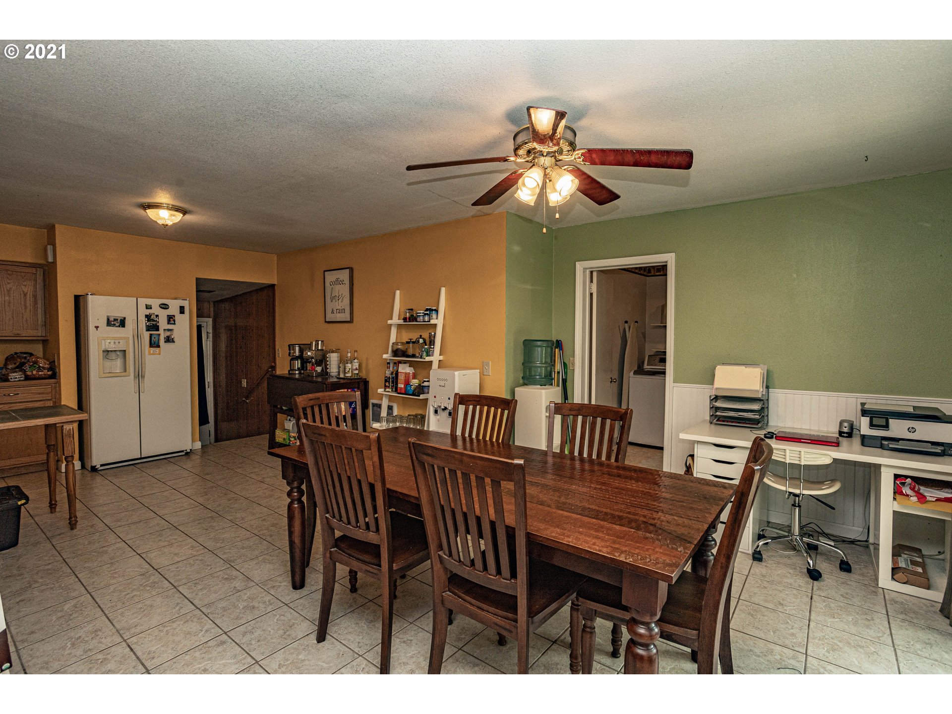 630 Northwest Gropper Road Stevenson, WA 98648 - Photo 3 of 21 a view of a dining room with furniture