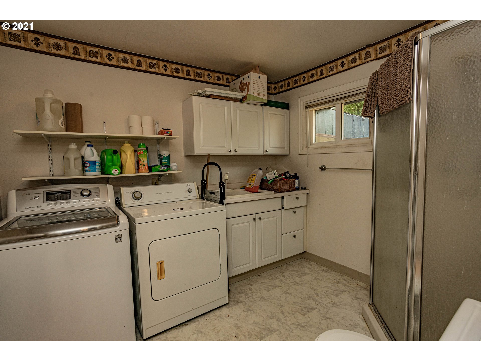 630 Northwest Gropper Road Stevenson, WA 98648 - Photo 5 of 21 a utility room with cabinets washer and dryer