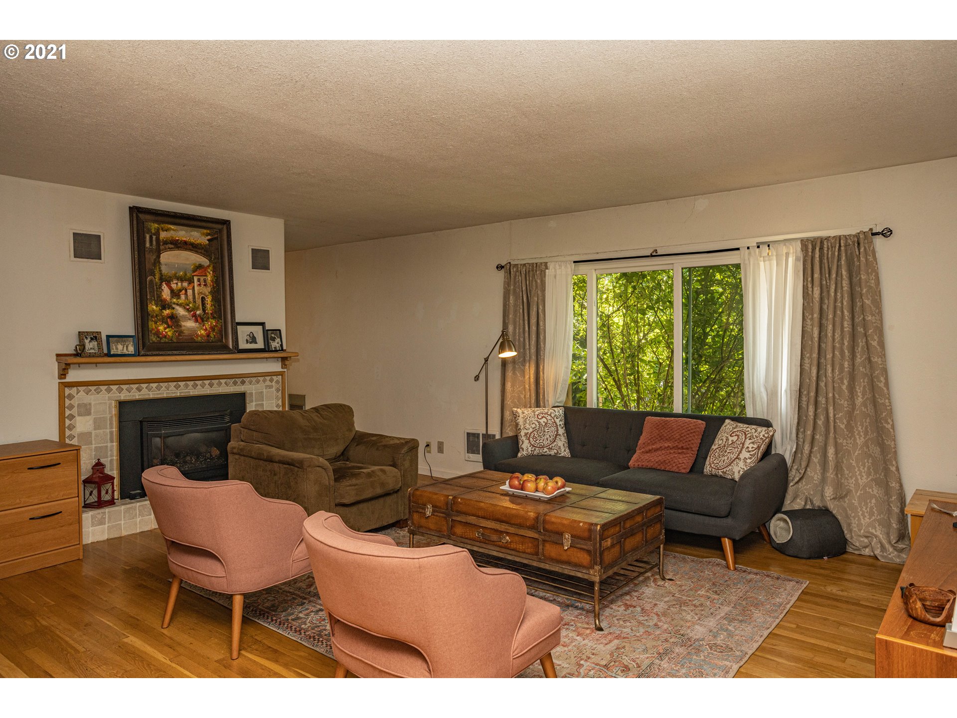 630 Northwest Gropper Road Stevenson, WA 98648 - Photo 10 of 21 a living room with furniture and a fireplace