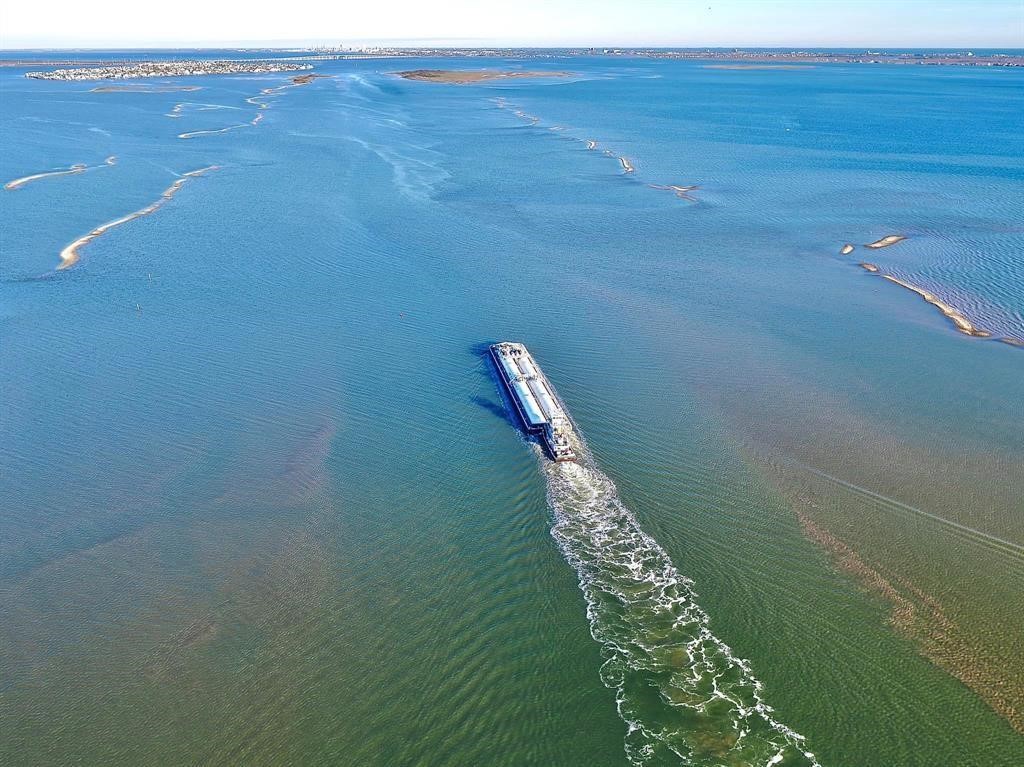 4 Loggerhead Hitchcock, TX 77563 - Photo 33 of 38 a view of a small space