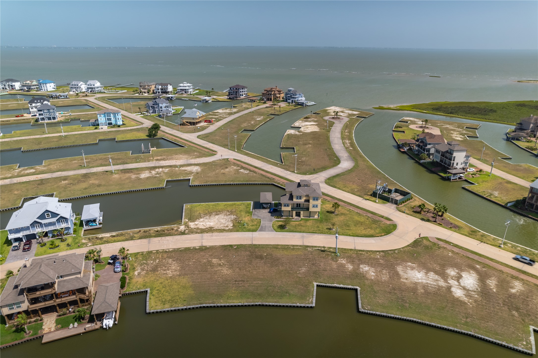 4 Loggerhead Hitchcock, TX 77563 - Photo 5 of 38 a view of a room with rack and a table