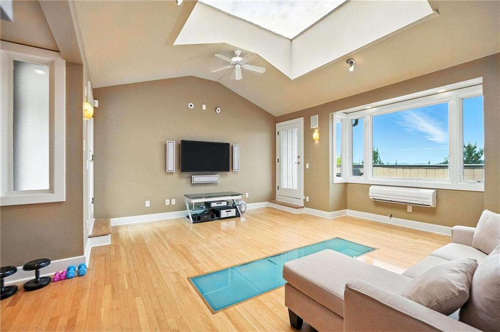 140 North Woodland Road Pittsburgh, PA 15232 - Photo 26 of 38 a living room with furniture and a flat screen tv