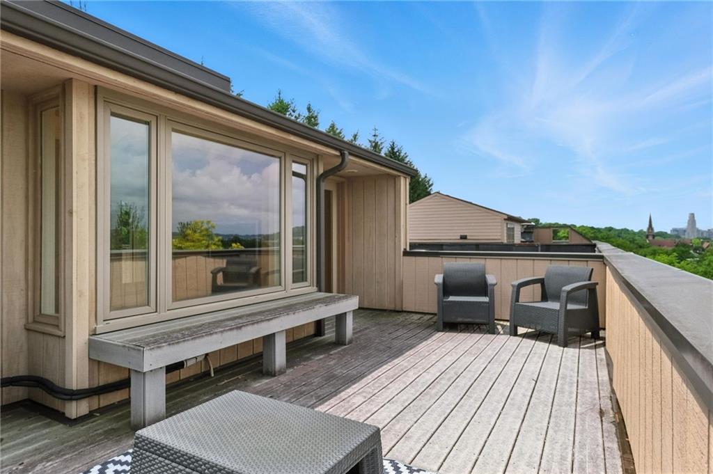 140 North Woodland Road Pittsburgh, PA 15232 - Photo 29 of 38 a balcony with a table and chairs