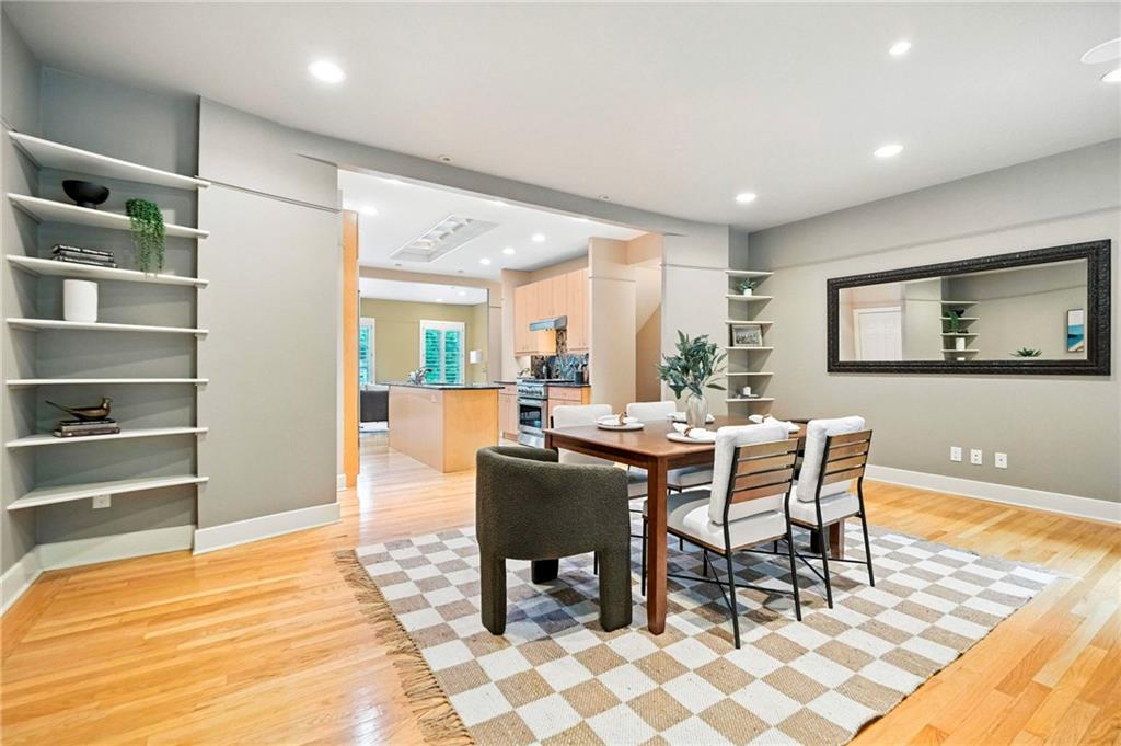 140 North Woodland Road Pittsburgh, PA 15232 - Photo 6 of 38 a dining room with a table and chairs