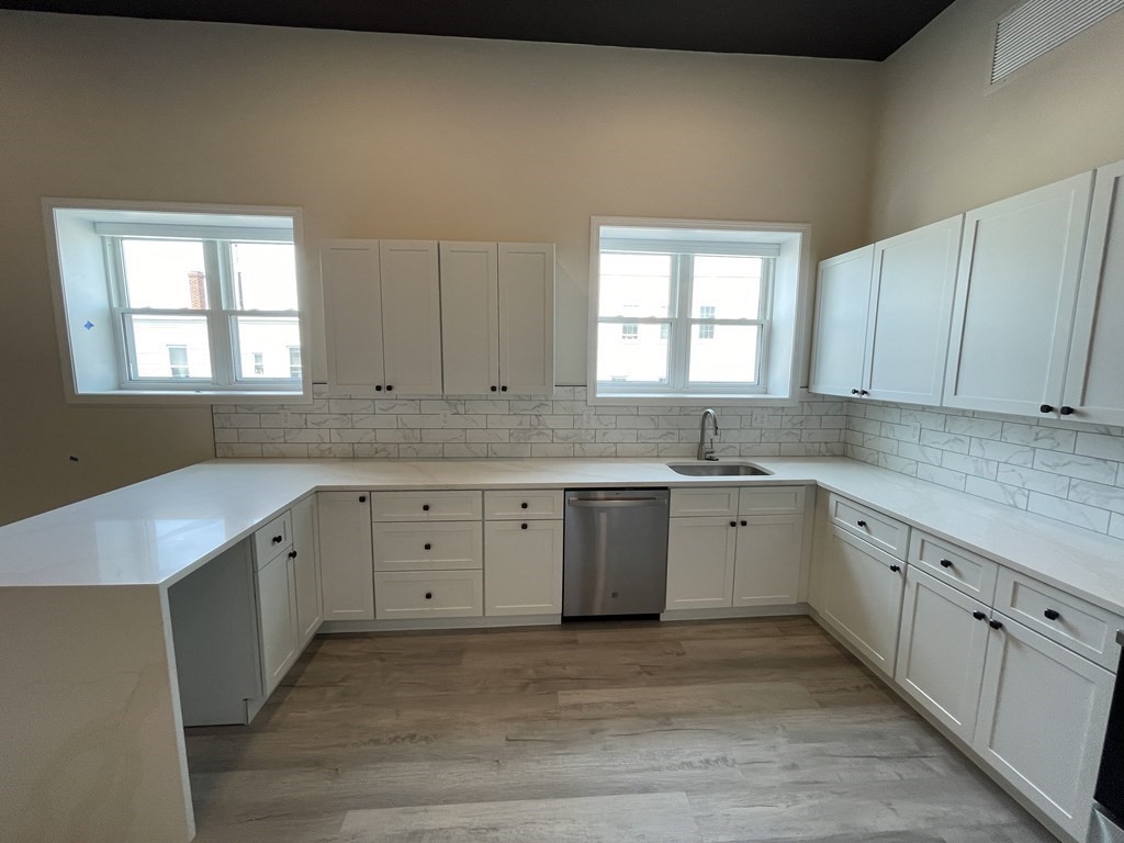 449 Central Street, Unit 1 Lowell, MA 01852 - Photo 5 of 28