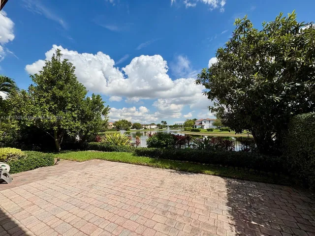 $1,250,000 | 7943 Northwest 111th Court, Doral, FL 33178