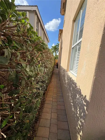 $1,250,000 | 7943 Northwest 111th Court, Doral, FL 33178