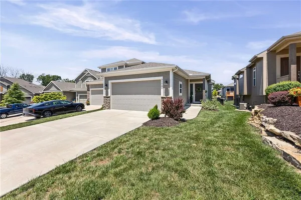 $385,000 | 31726 West 83rd Court, De Soto, KS 66018