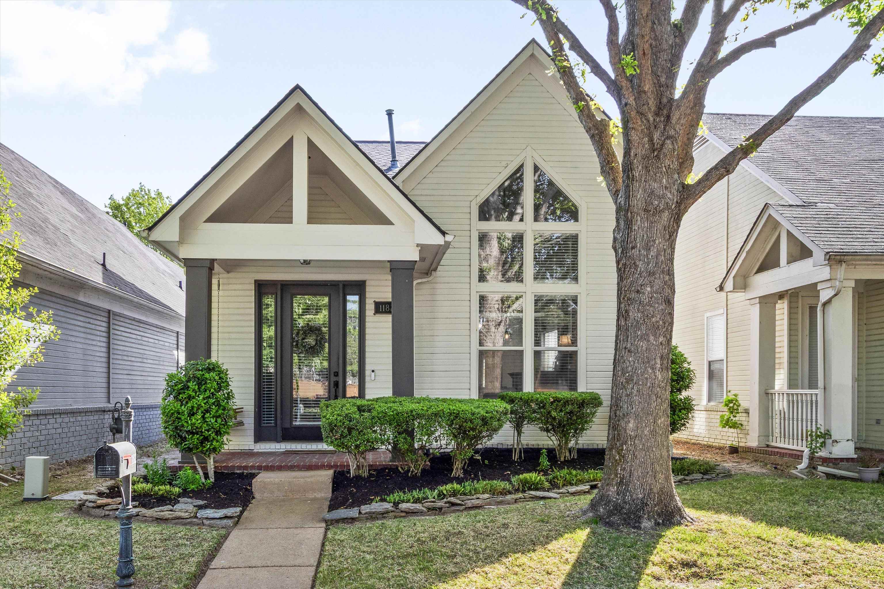 1182 Isle View Drive Memphis, TN 38103 - Photo 1 of 27 a front view of a house with a yard