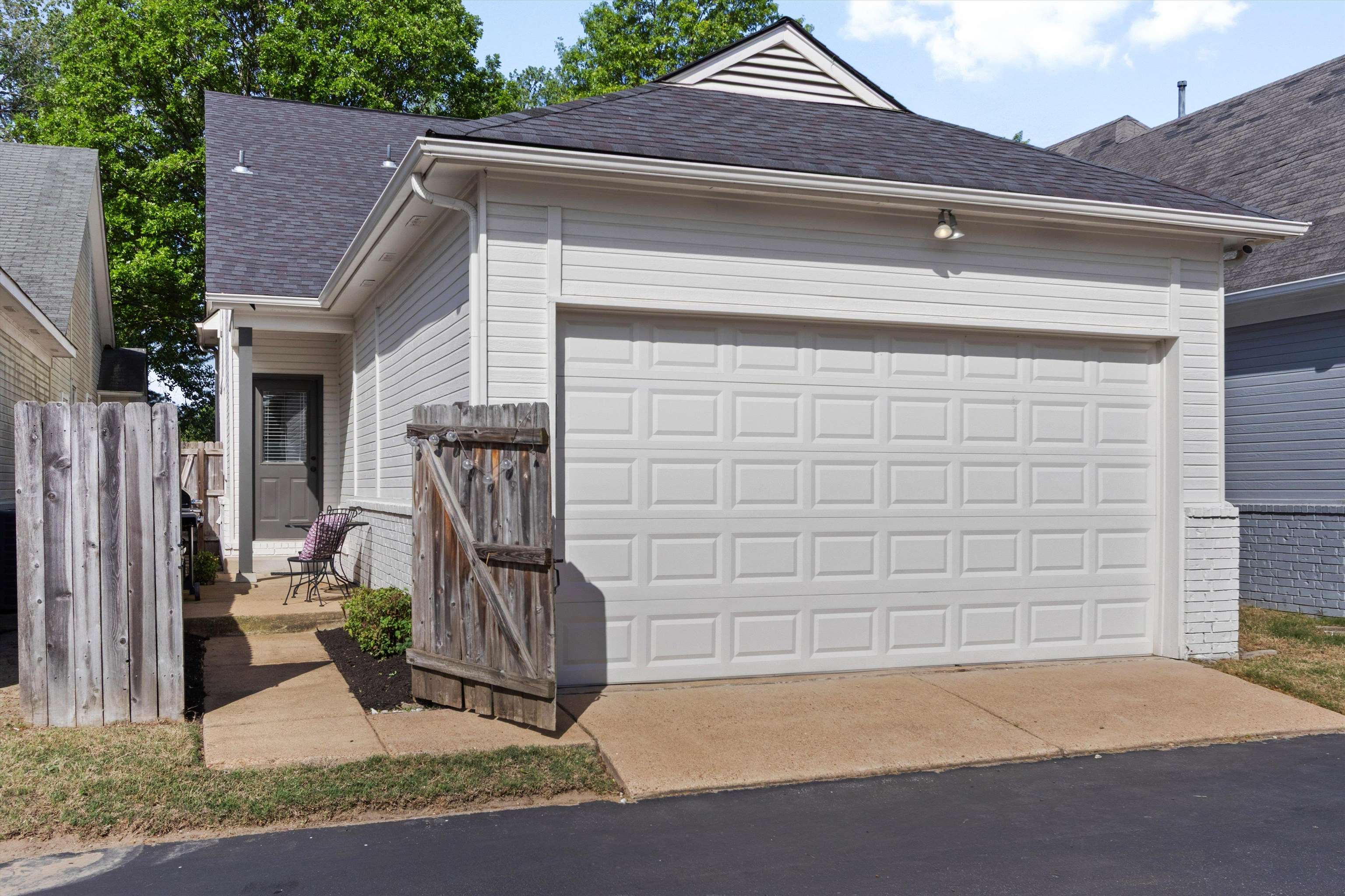 1182 Isle View Drive Memphis, TN 38103 - Photo 25 of 27 a view of entryway with a outdoor space