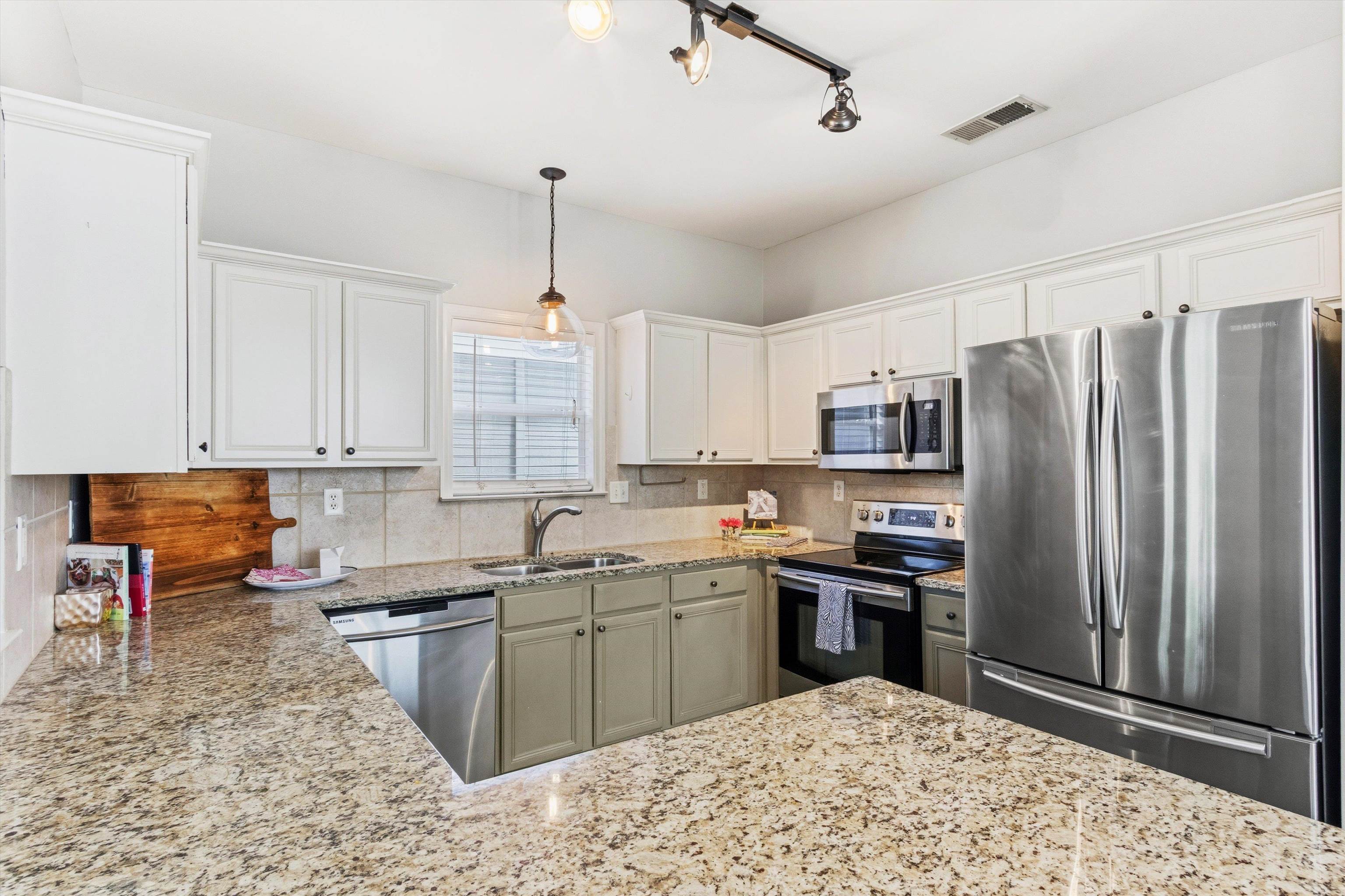 1182 Isle View Drive Memphis, TN 38103 - Photo 9 of 27 a kitchen with stainless steel appliances granite countertop a sink stove and refrigerator