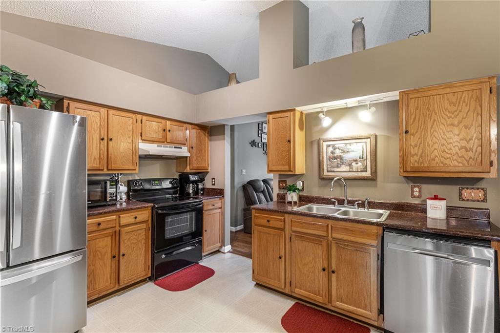 3610 Country Ridge Road Greensboro, NC 27405 - Photo 8 of 22 Gallery Image 8