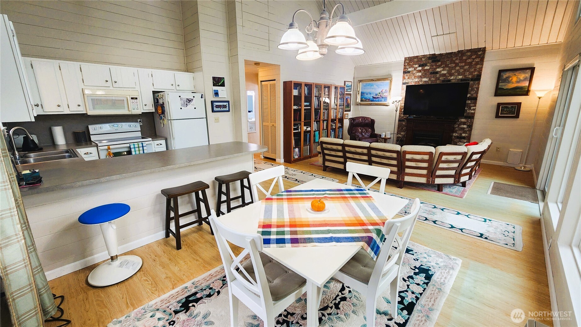 8130 Cowichan Road Blaine, WA 98230 - Photo 8 of 38