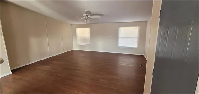 $1,650 | 404 West Cleveland Street, Unit 1/2, Elgin, TX 78621