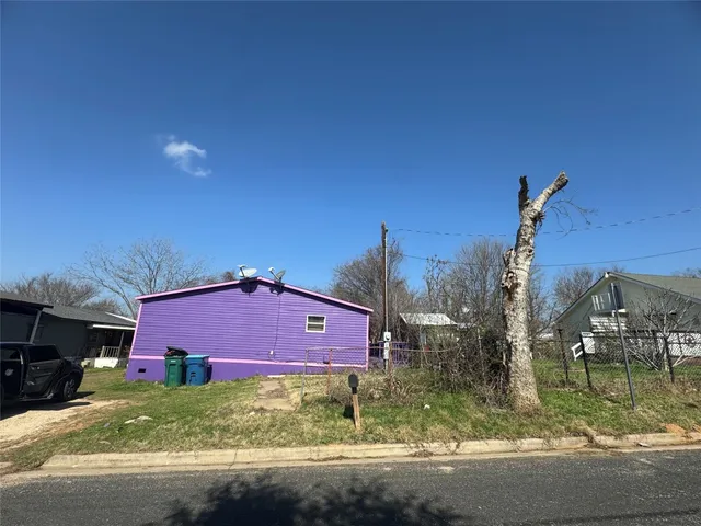 $1,650 | 404 West Cleveland Street, Unit 1/2, Elgin, TX 78621