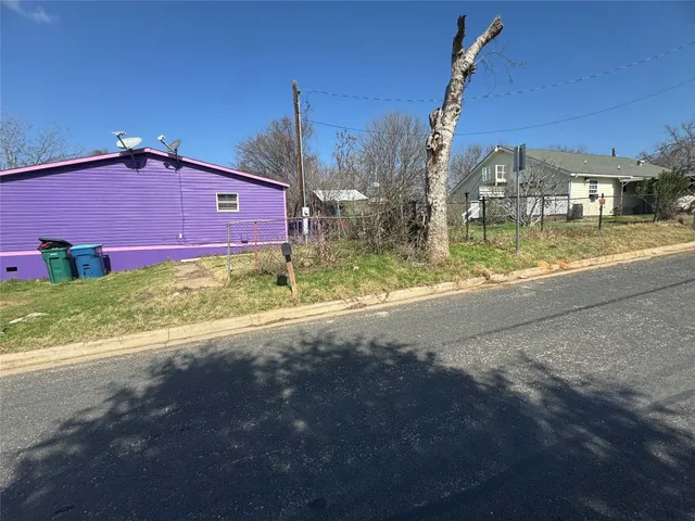 $1,650 | 404 West Cleveland Street, Unit 1/2, Elgin, TX 78621