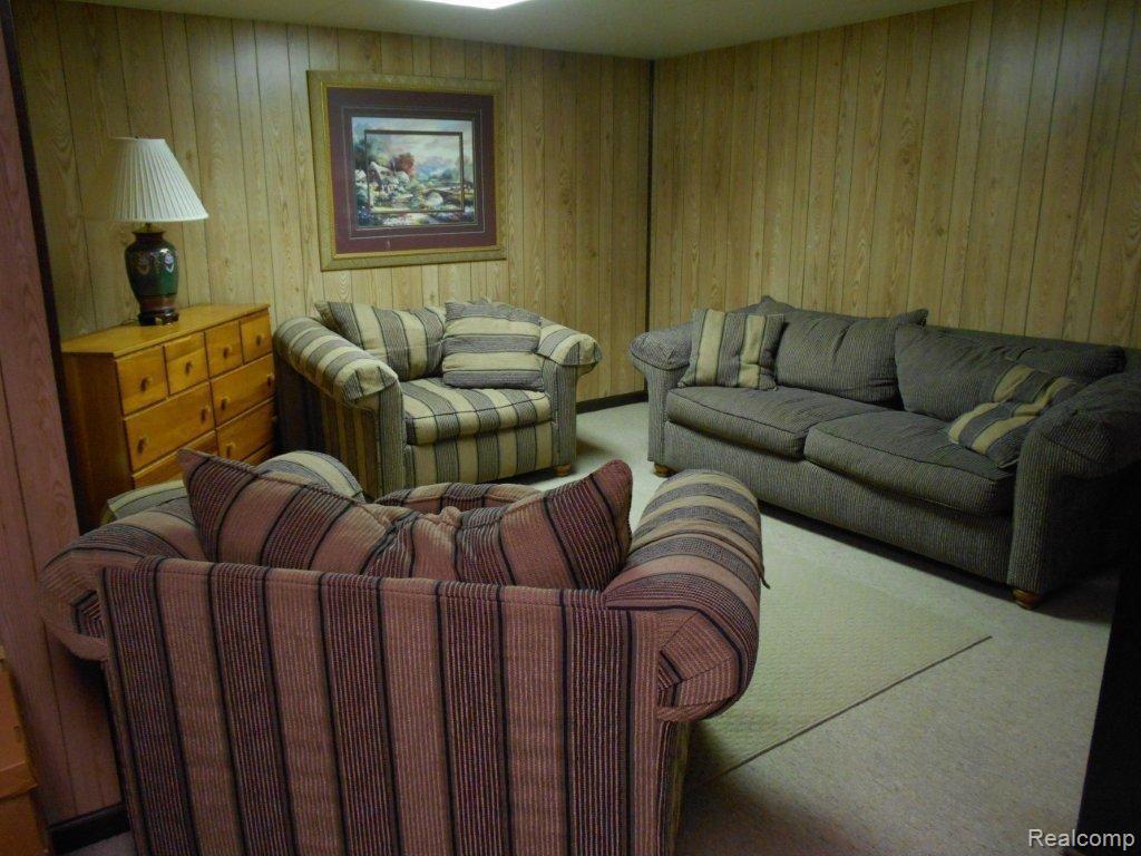 736 Stanford Circle Rochester, MI 48309 - Photo 34 of 41 DSCN0184.jpg