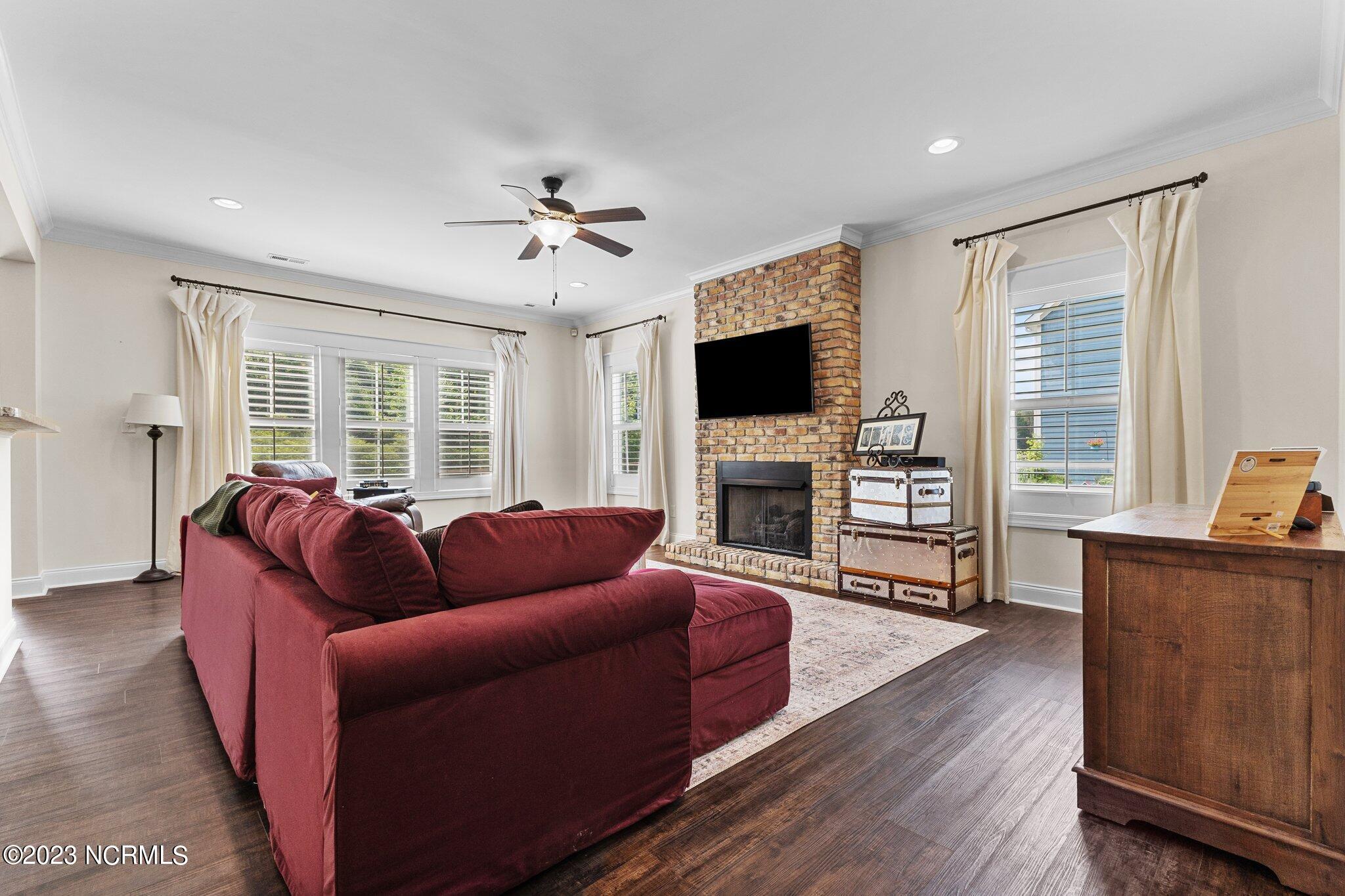 521 Abbey Road Carthage, NC 28327 - Photo 7 of 44 Living Room