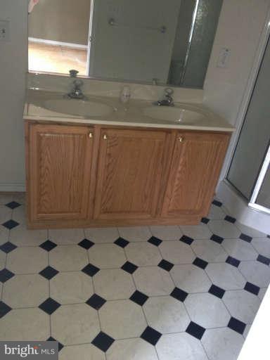 629 Doom Peak Road Linden, VA 22642 - Photo 22 of 30 Bath (Master)