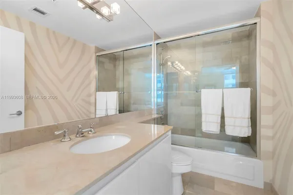 $15,000 | 1500 Ocean Drive, Unit 702, Miami Beach, FL 33139