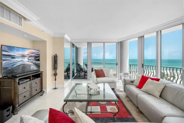 $15,000 | 1500 Ocean Drive, Unit 702, Miami Beach, FL 33139
