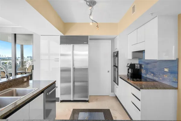 $15,000 | 1500 Ocean Drive, Unit 702, Miami Beach, FL 33139