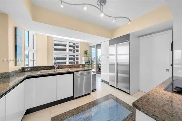 $15,000 | 1500 Ocean Drive, Unit 702, Miami Beach, FL 33139