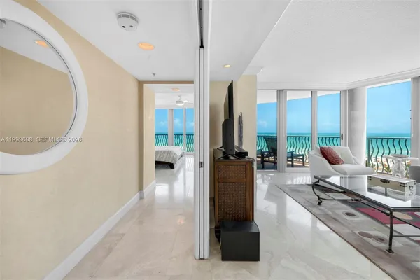 $15,000 | 1500 Ocean Drive, Unit 702, Miami Beach, FL 33139