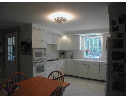 105 Suffolk Road Wellesley, MA 02481 - Photo 3 of 4