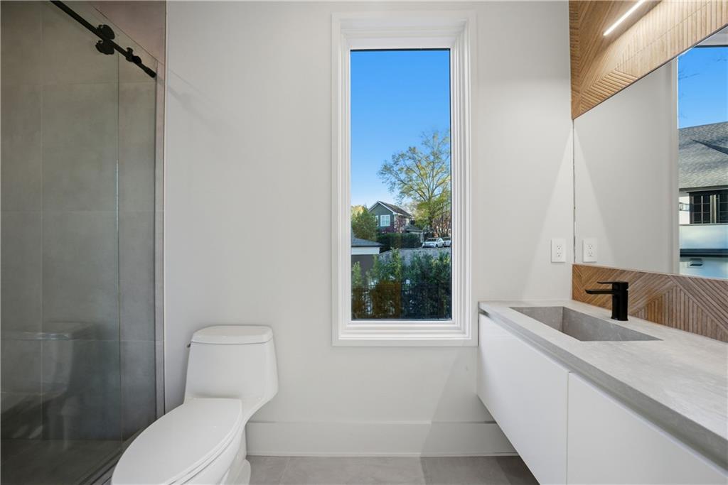 1033 Reeder Circle Northeast Atlanta, GA 30306 - Photo 32 of 52 a bathroom with a toilet sink and tub