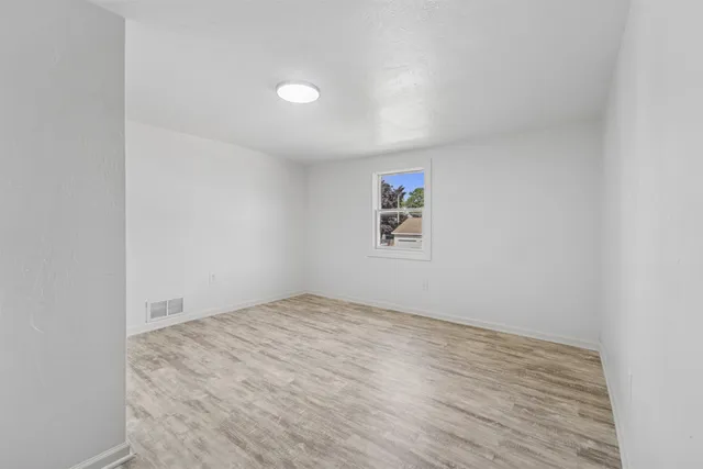 $250,000 | 521 East 2nd Street, Kimberly, WI 54136