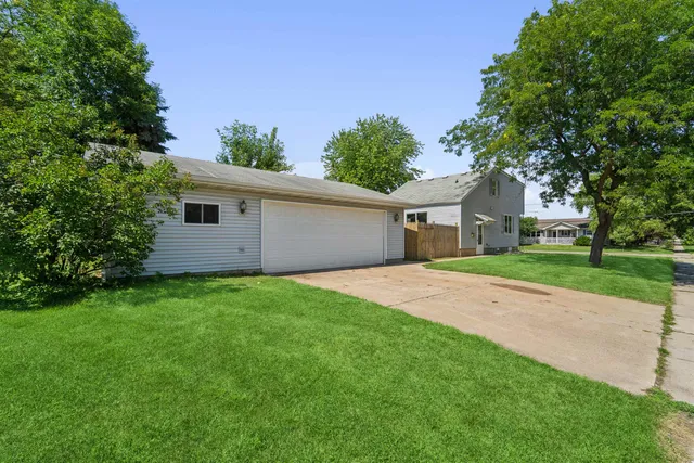 $250,000 | 521 East 2nd Street, Kimberly, WI 54136