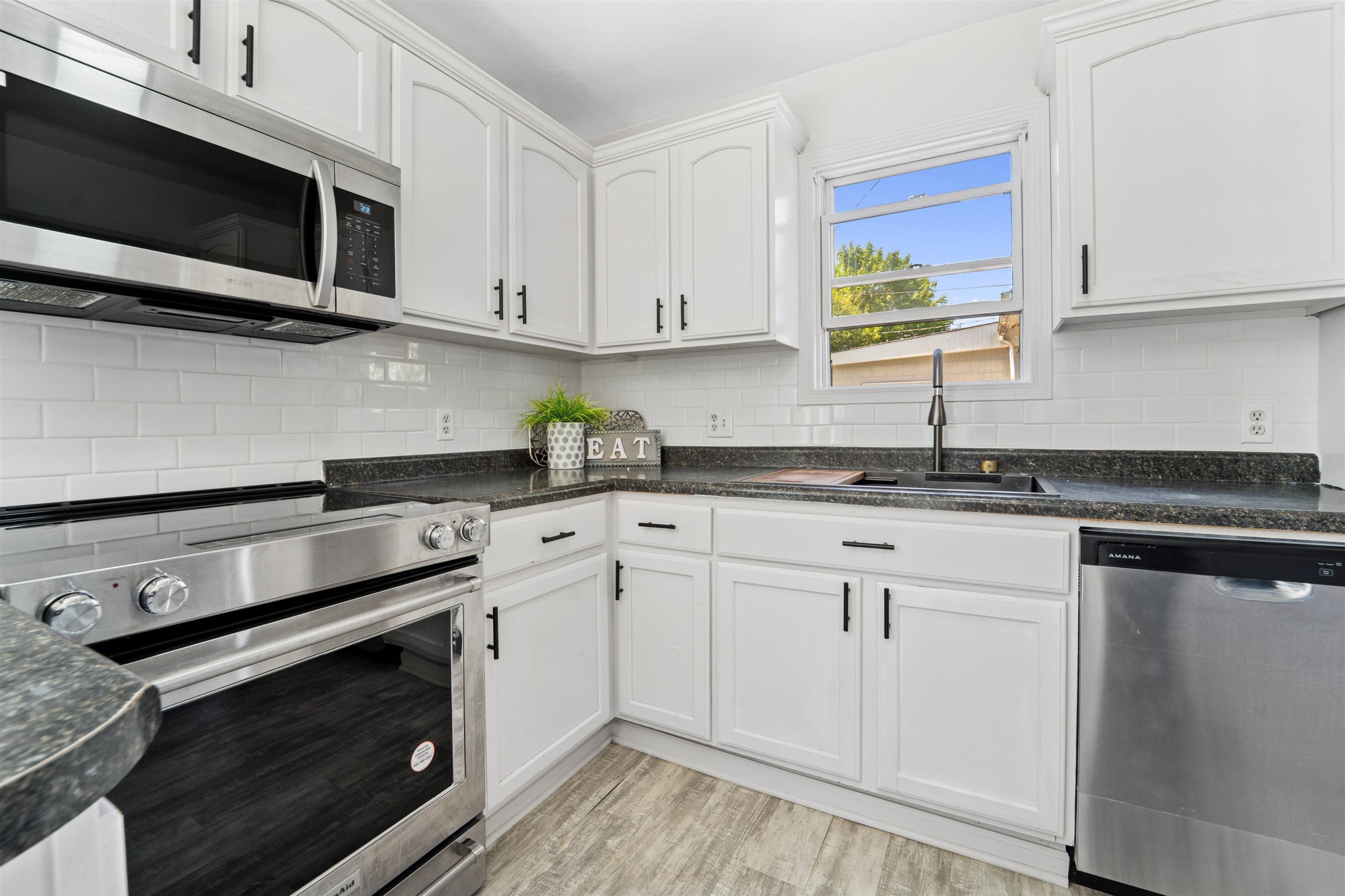 521 East 2nd Street Kimberly, WI 54136 - Photo 10 of 28