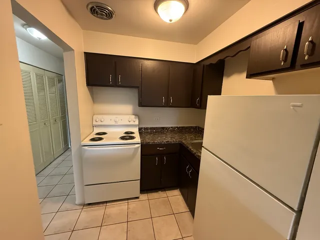 $1,250 | 7300 West North Avenue, Unit 2E, Elmwood Park, IL 60707