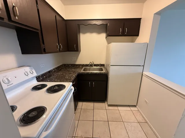 $1,250 | 7300 West North Avenue, Unit 2E, Elmwood Park, IL 60707