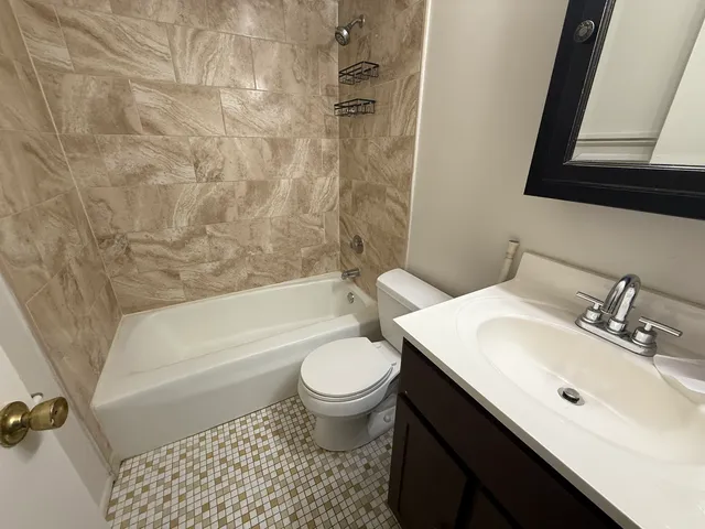 $1,250 | 7300 West North Avenue, Unit 2E, Elmwood Park, IL 60707