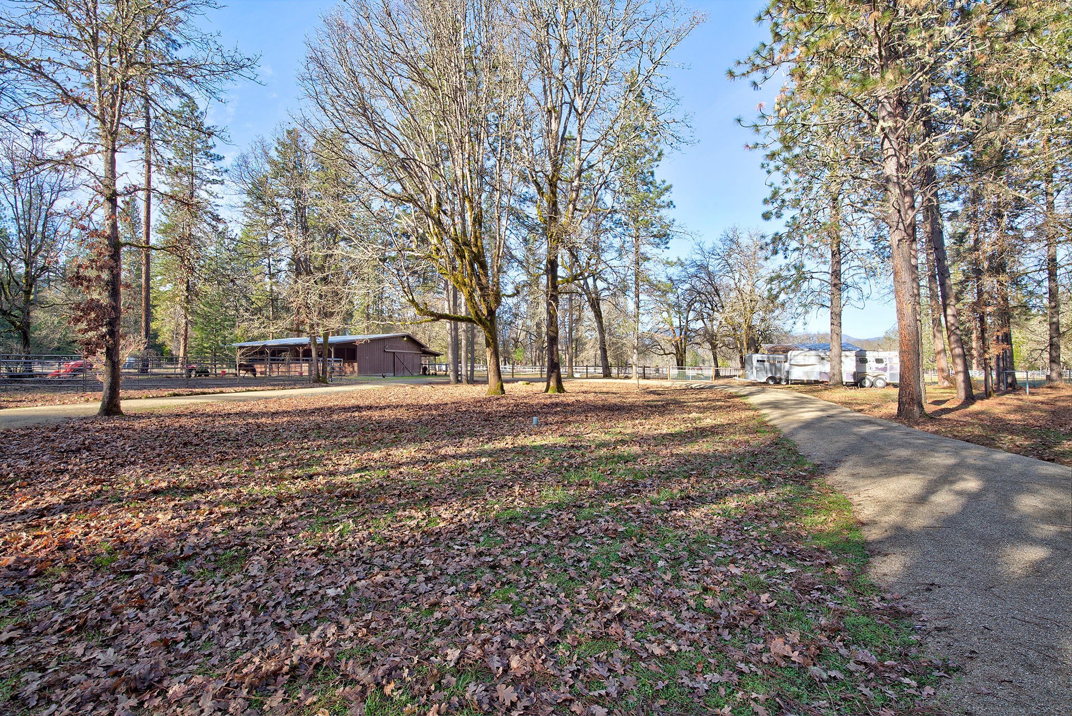 1090 Queens Branch Road Rogue River, OR 97537 - Photo 35 of 40 Horse Barn and Paddocks