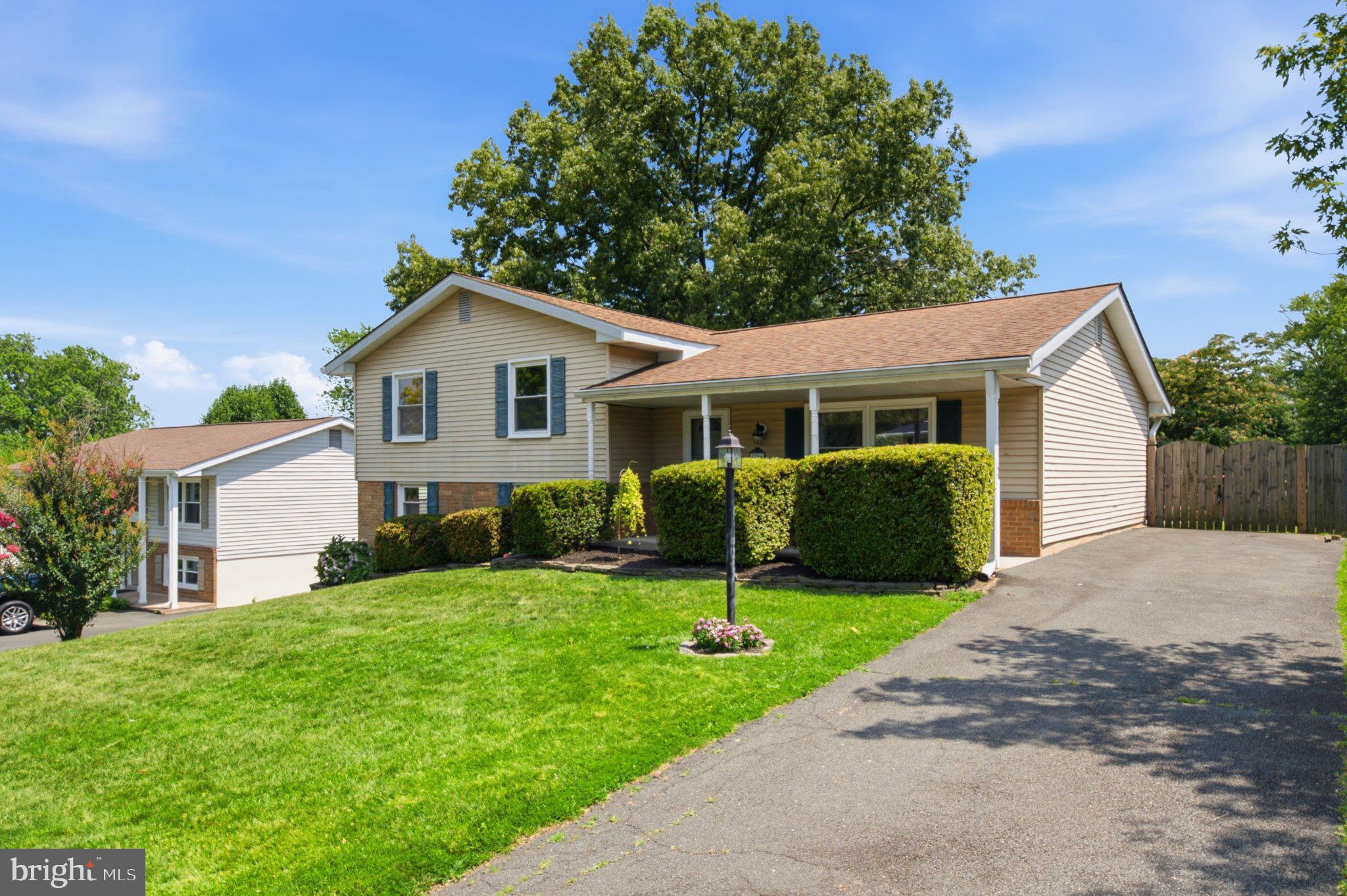 1206 East Iberia Road Sterling, VA 20164 - Photo 5 of 48