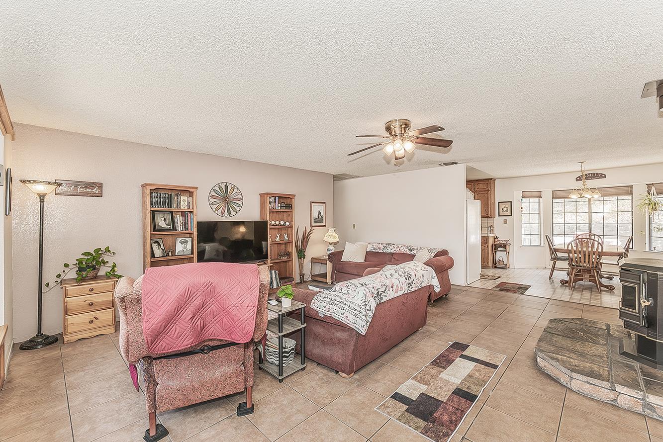 40237 Alerna Way Oakhurst, CA 93644 - Photo 5 of 23 Gallery Image 5