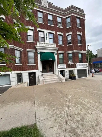 $2,200 | 1576 Commonwealth Avenue, Unit 6, Boston, MA 02135