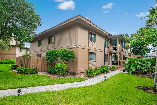 $6,000 | 269 Northeast Edgewater Drive, Stuart, FL 34996